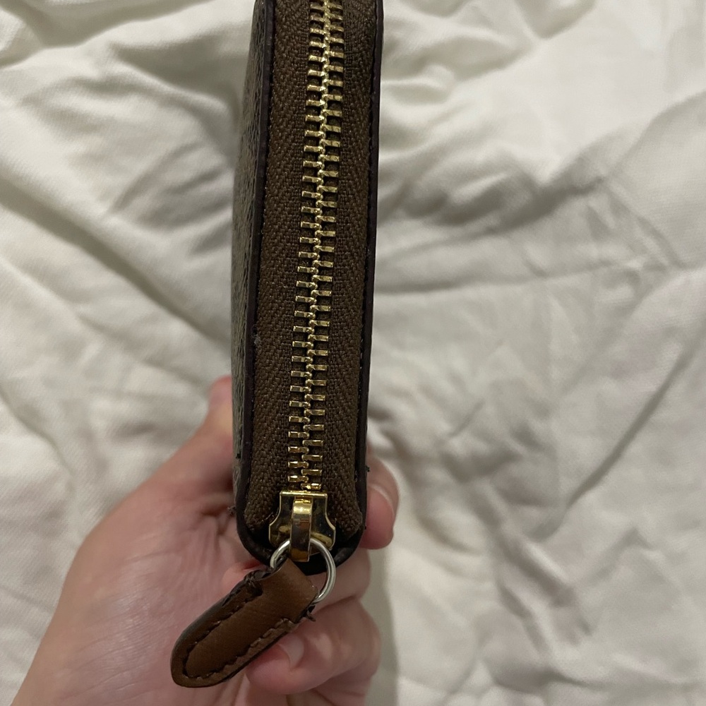 DKNY Small Bryant Brown Monogram Zip-Around Leather Wallet - Picture 3 of 8